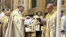 Il provicario mons. Carlo Tartan e il vescovo Pierantonio Tremolada © www.giornaledibrescia.it