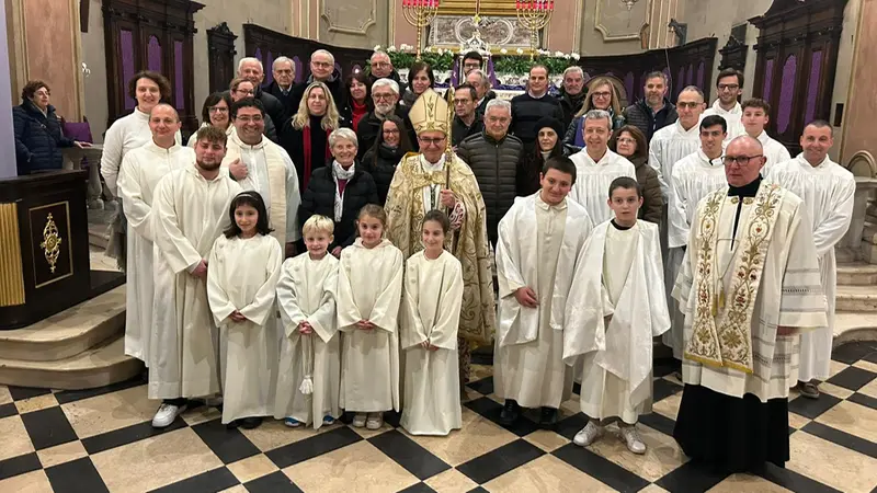 Uno dei 116 incontri pastorali di mons. Tremolada © www.giornaledibrescia.it