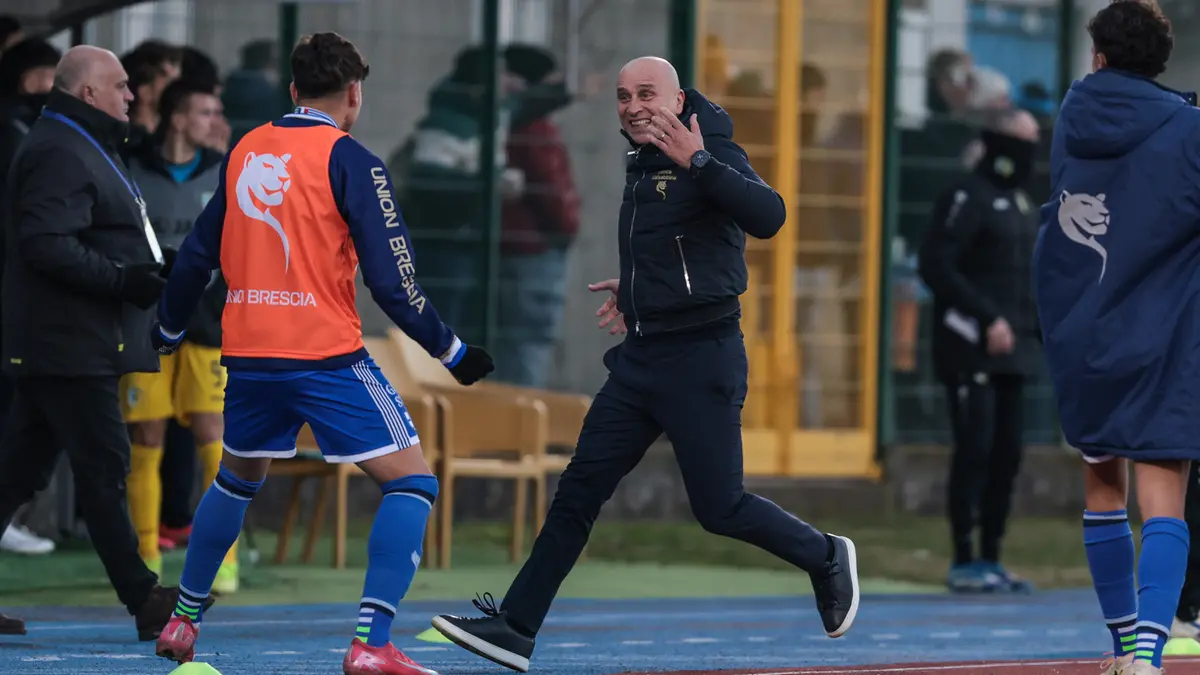 L'esultanza di Corini ad Arzignano - Foto New Reporter Comincini © www.giornaledibrescia.it