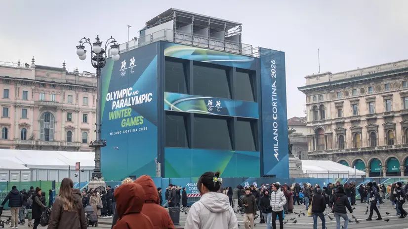 L'installazione in piazza Duomo che segna il conto alla rovescia verso i Giochi - Foto Ansa/Matteo Corner © www.giornaledibrescia.it