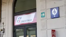 Una telecamera di sorveglianza all'esterno della stazione ferroviaria di Bologna - Foto Ansa © www.giornaledibrescia.it