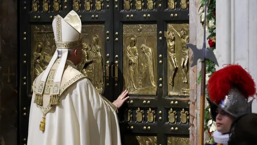 Pope Leo XIV closes the Holy Door of St. Peter’s Basilica on the Feast of the Epiphany, marking the official end of the Jubilee Year 2025, at the Vatican, January 6, 2026. REUTERS/Yara Nardi/Pool