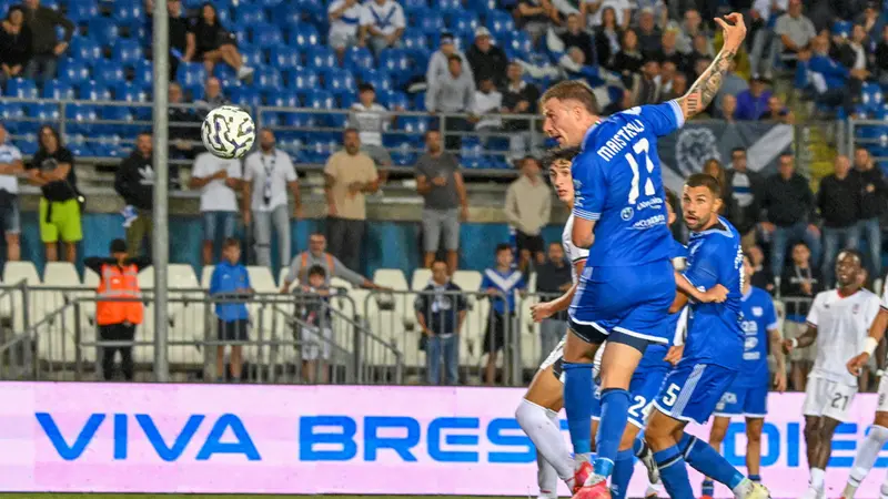 Il gol di Maistrello con la Pro Vercelli - Foto New Reporter Pasotti © www.giornaledibrescia.it