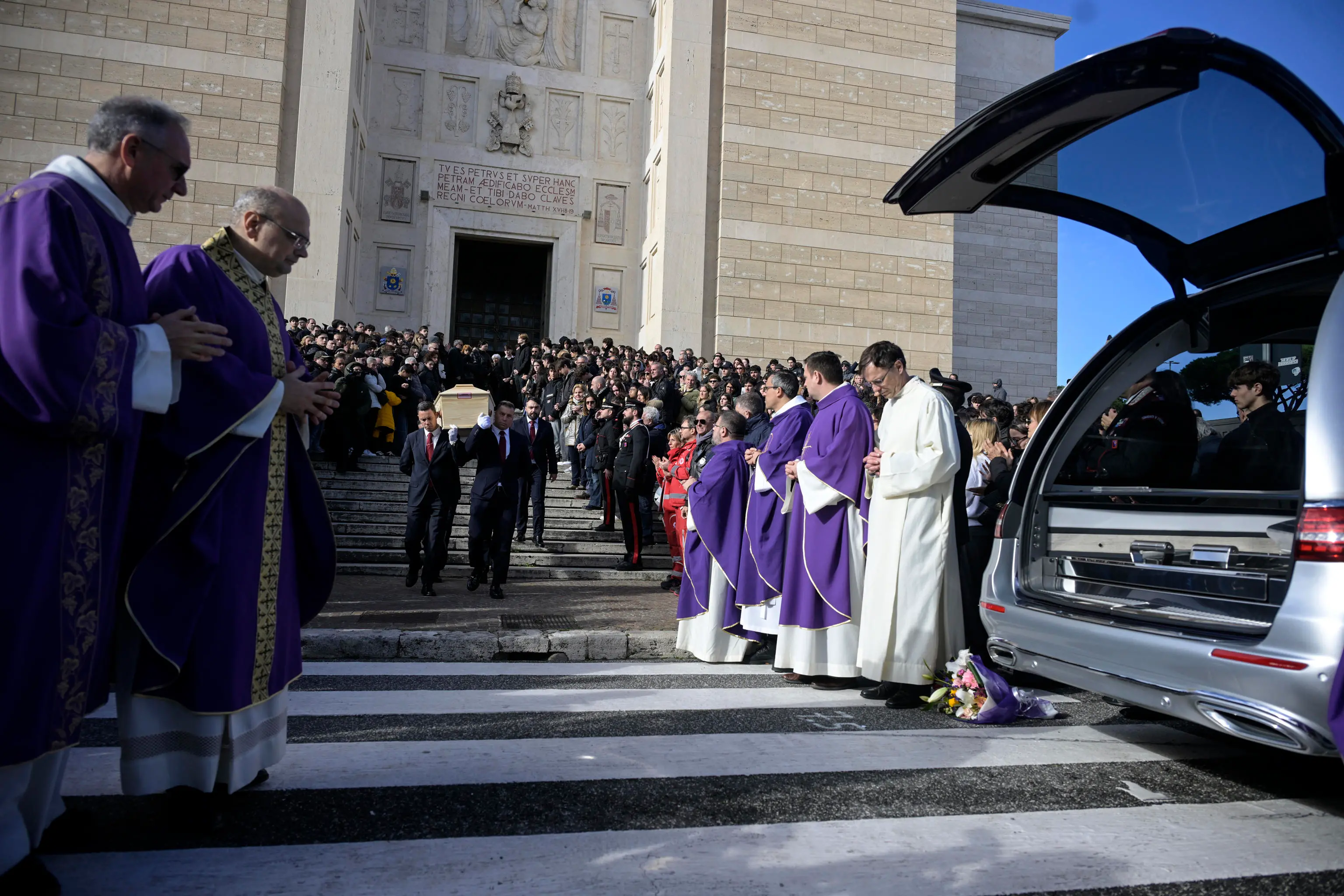 I funerali dei ragazzi italiani morti a Crans-Montana
