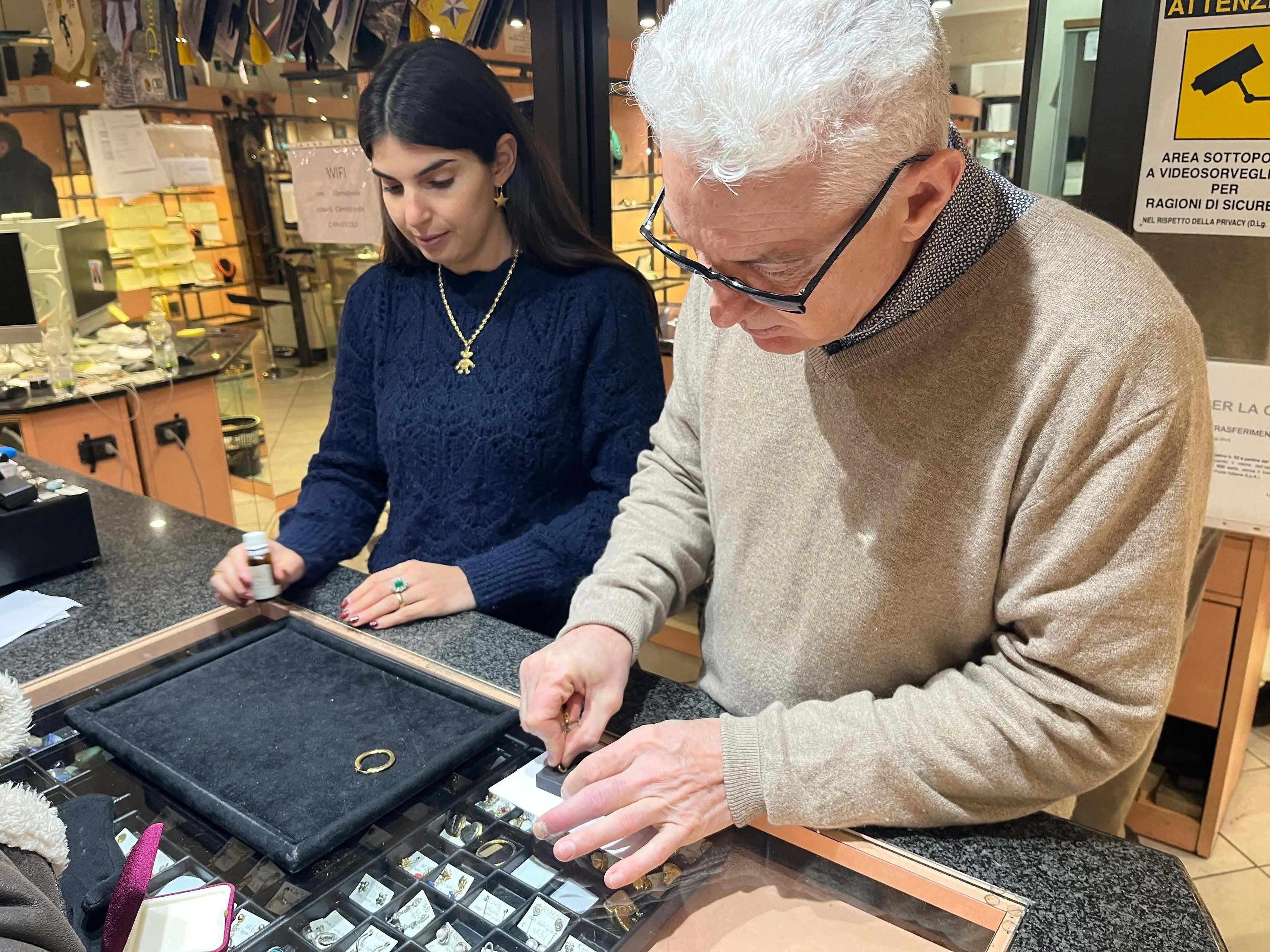 La procedura di valutazione dei gioielli in oro