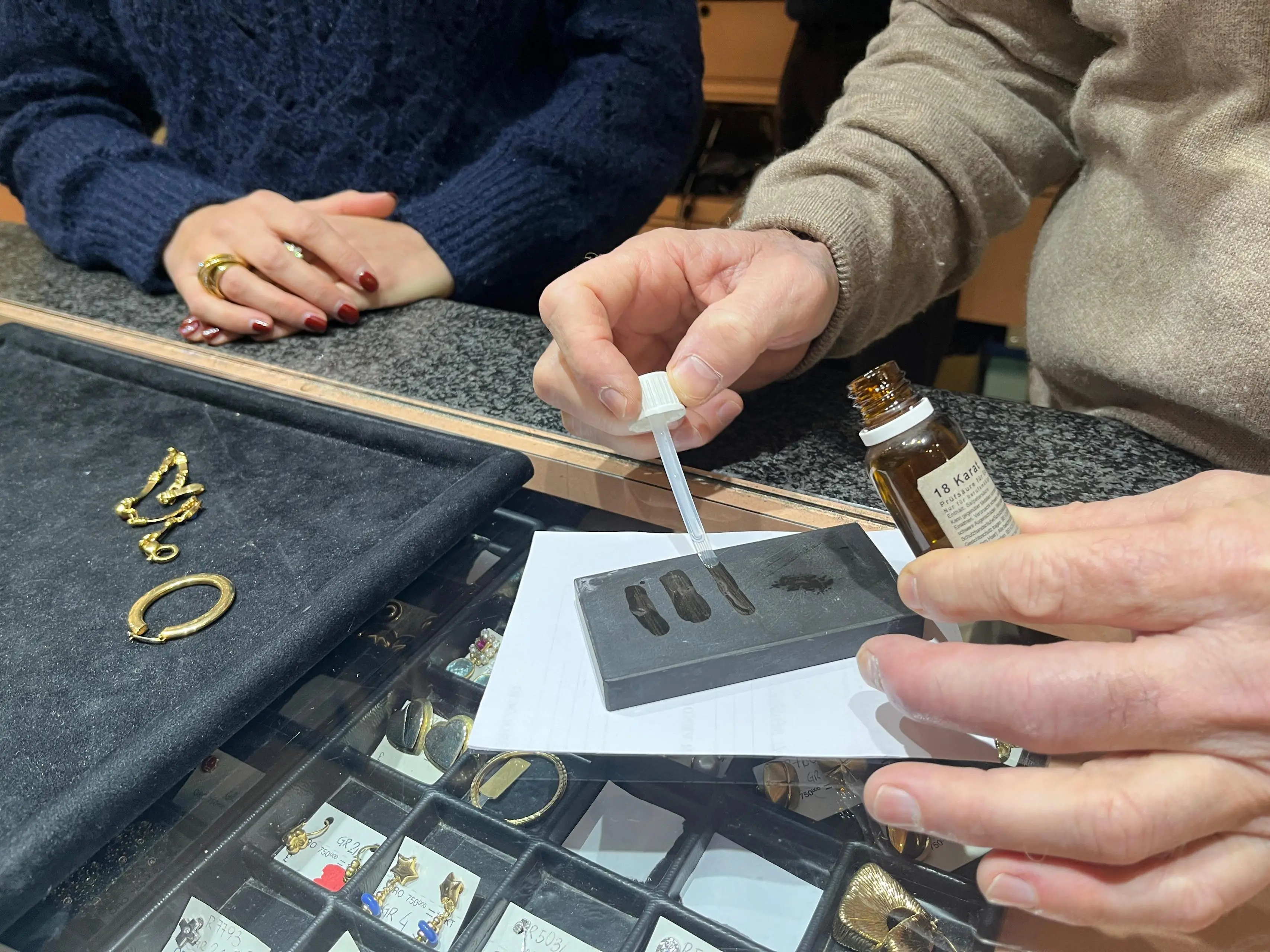 La procedura di valutazione dei gioielli in oro