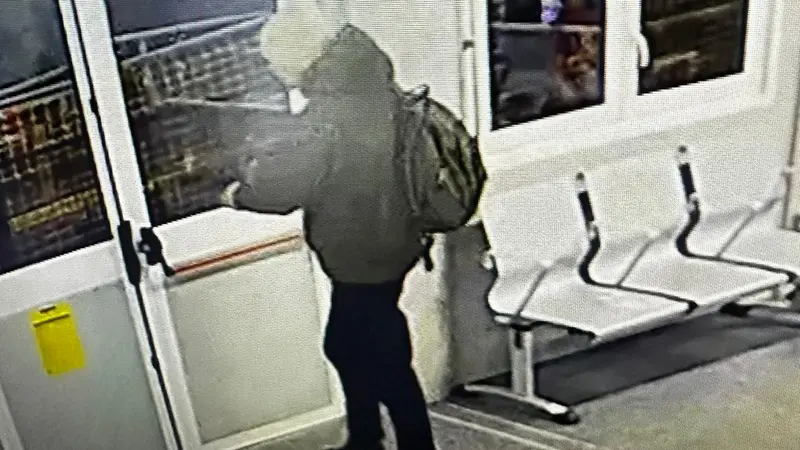 Marin Jelenic nella sala d'aspetto dell'ospedale Niguarda di Milano