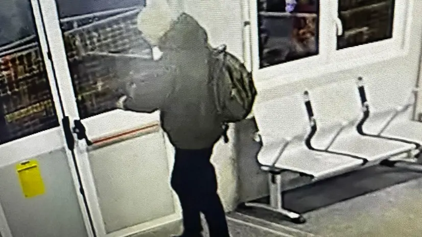 Marin Jelenic nella sala d'aspetto dell'ospedale Niguarda di Milano