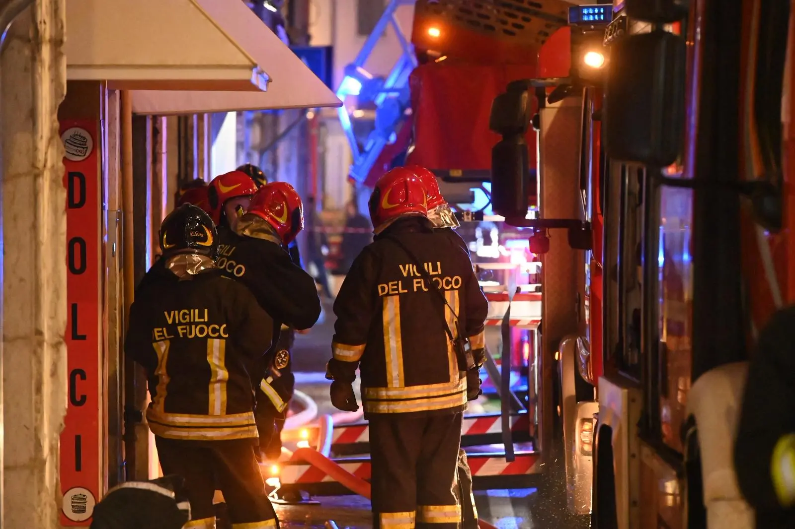 L'incendio in centro a Salò