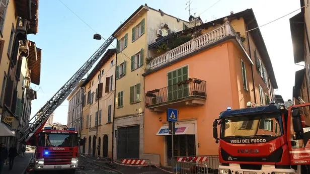 Bonifica in corso a Salò dopo l'incendio