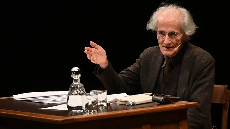 Luciano Canfora al Teatro Grande per una precedente lezione di storia - Foto New Reporter Favretto © www.giornaledibrescia.it