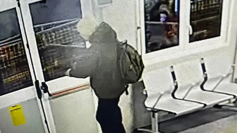 Marin Jelenic nella sala d'aspetto dell'ospedale Niguarda di Milano - Foto Ansa © www.giornaledibrescia.it