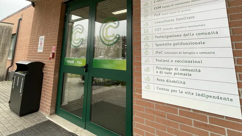 L'ingresso della nuova casa di comunità a Rezzato - © www.giornaledibrescia.it