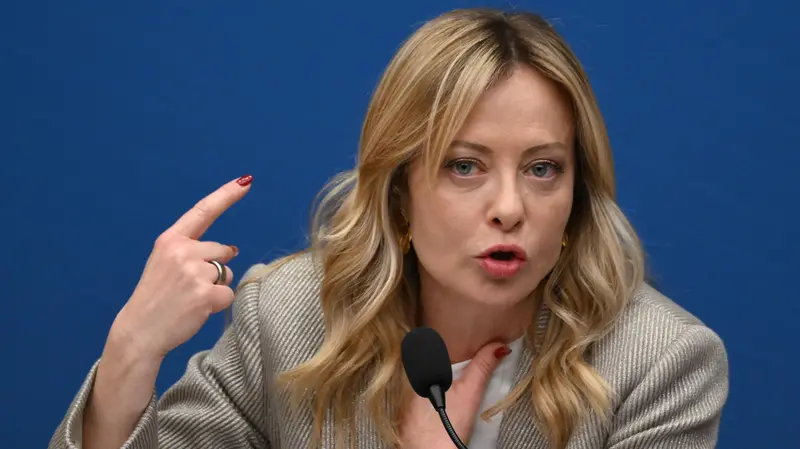 Giorgia Meloni durante la conferenza di oggi - Foto Ansa/Ettore Ferrari © www.giornaledibrescia.it