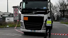 Il camion che ha investito la donna - Foto Gabriele Strada/Neg © www.giornaledibrescia.it