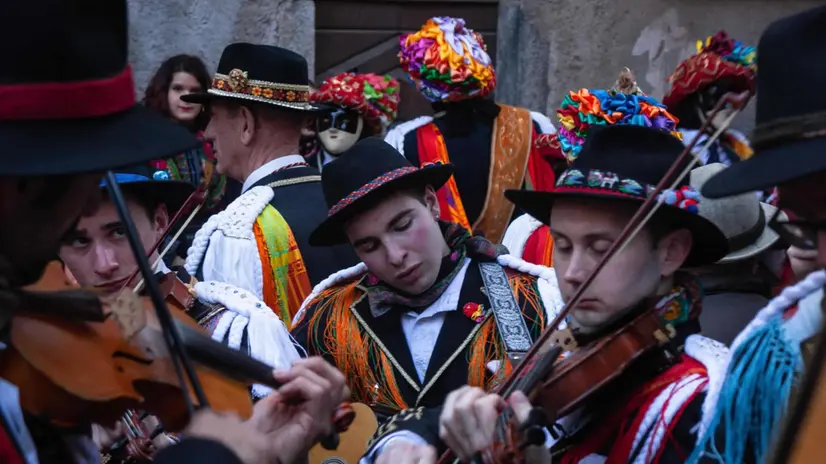 I sonadùr del Carnevale bagosso con i loro strumenti - © www.giornaledibrescia.it