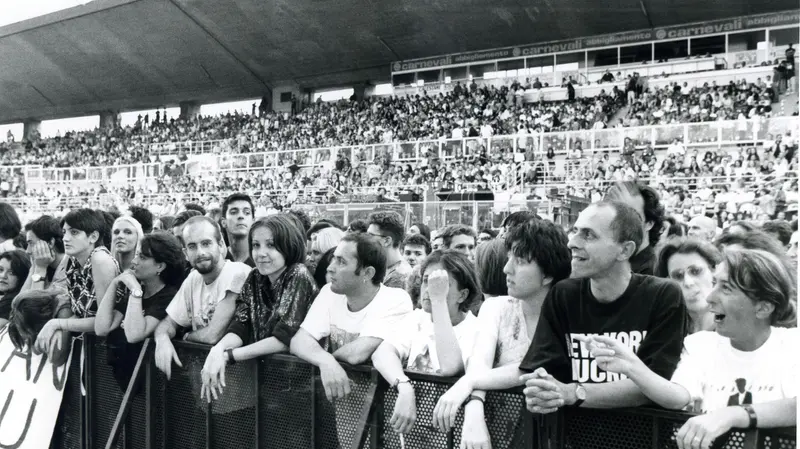 La folla al concerto di David Bowie al Rigamonti di Brescia - Foto Eden © www.giornaledibrescia.it