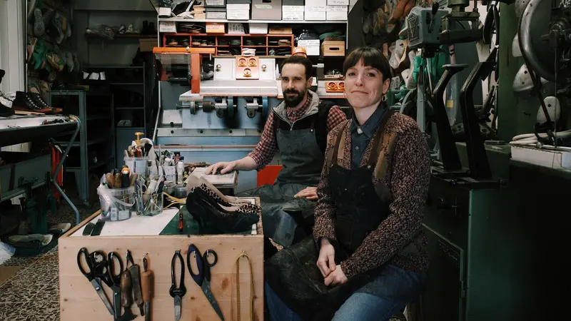 Federica Sofia e il marito Nicola, calzolai - Foto © www.giornaledibrescia.it