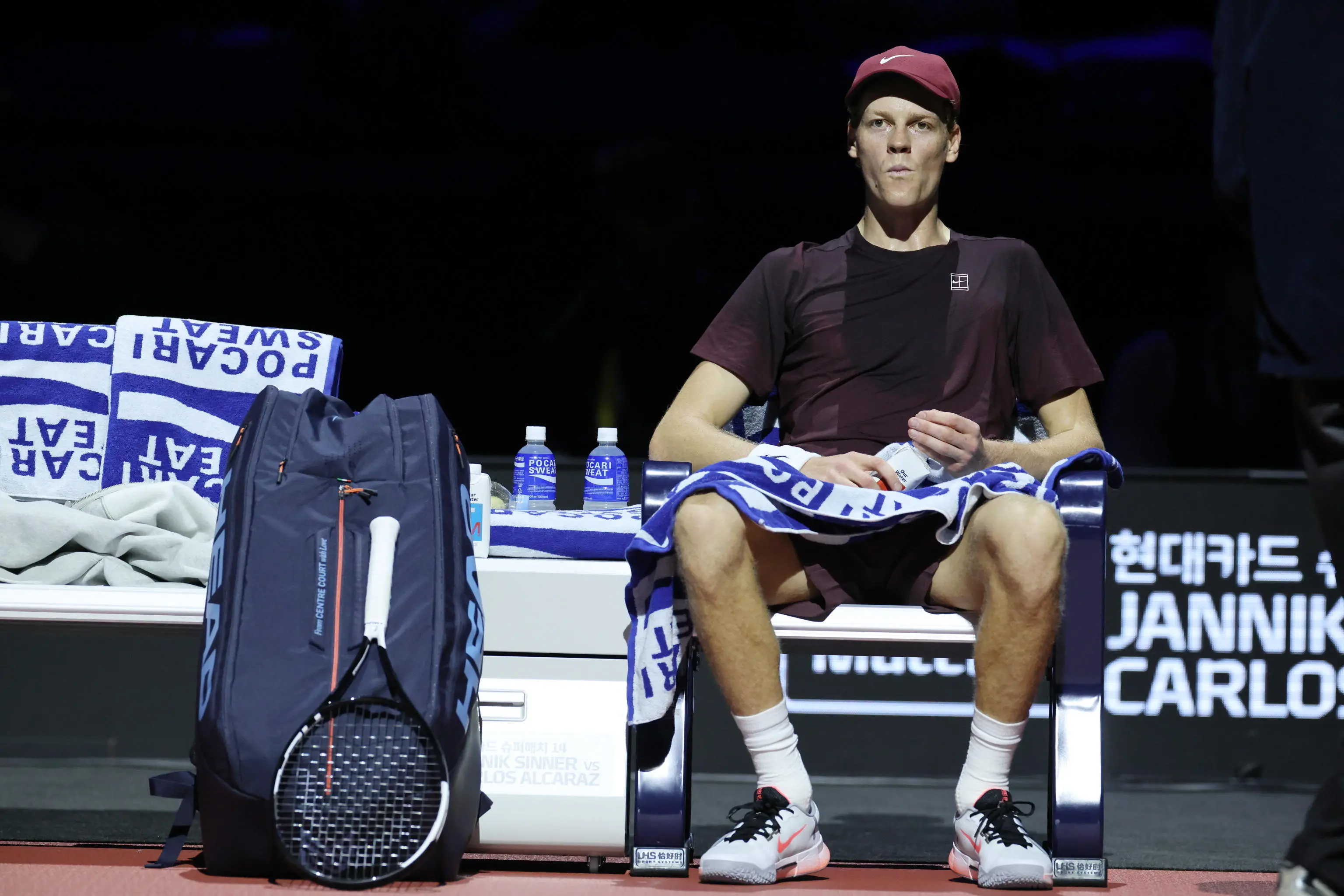 epa12639922 Jannik Sinner of Italy takes a break during the Hyundai Card Super Match against Carlos Alcaraz of Spain in Incheon, South Korea, 10 January 2026. EPA/HAN MYUNG-GU