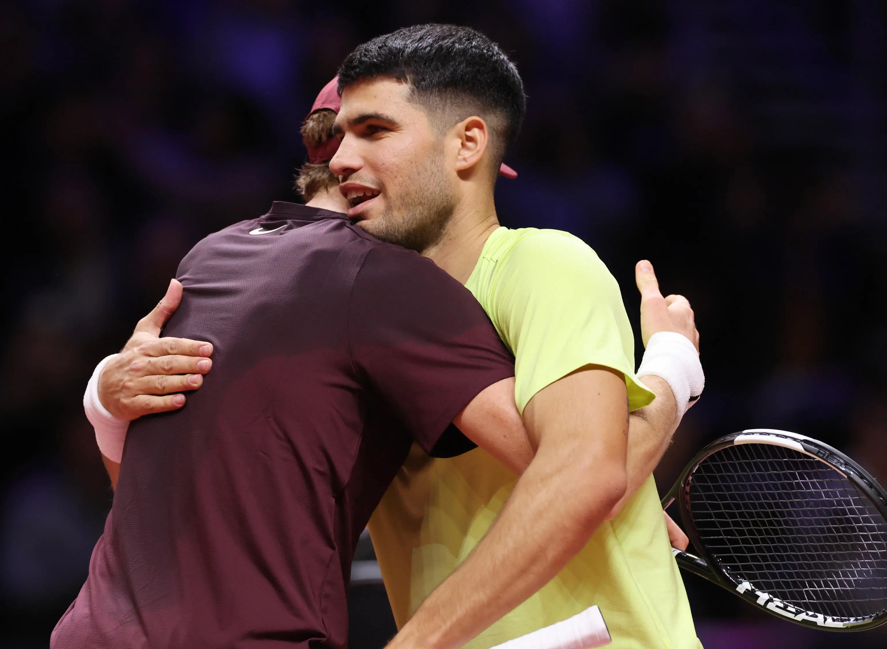 epaselect epa12639942 Carlos Alcaraz (R) of Spain hugs Jannik Sinner of Italy after winning the Hyundai Card Super Match in Incheon, South Korea, 10 January 2026. EPA/HAN MYUNG-GU