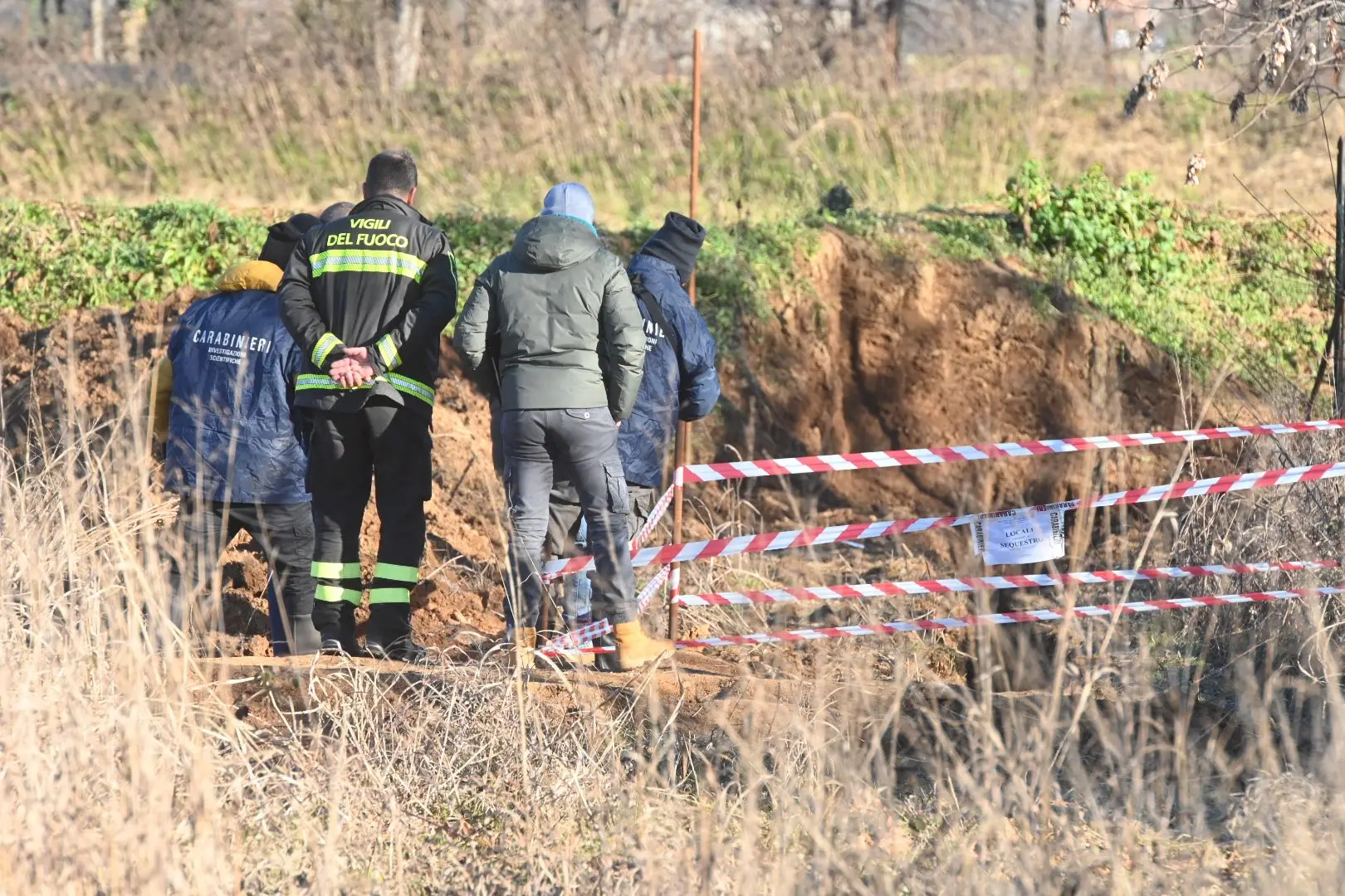 La Scientifica dei carabinieri sta scavando nell’area posta sotto sequestro