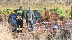 La Scientifica dei carabinieri sta scavando nell’area posta sotto sequestro