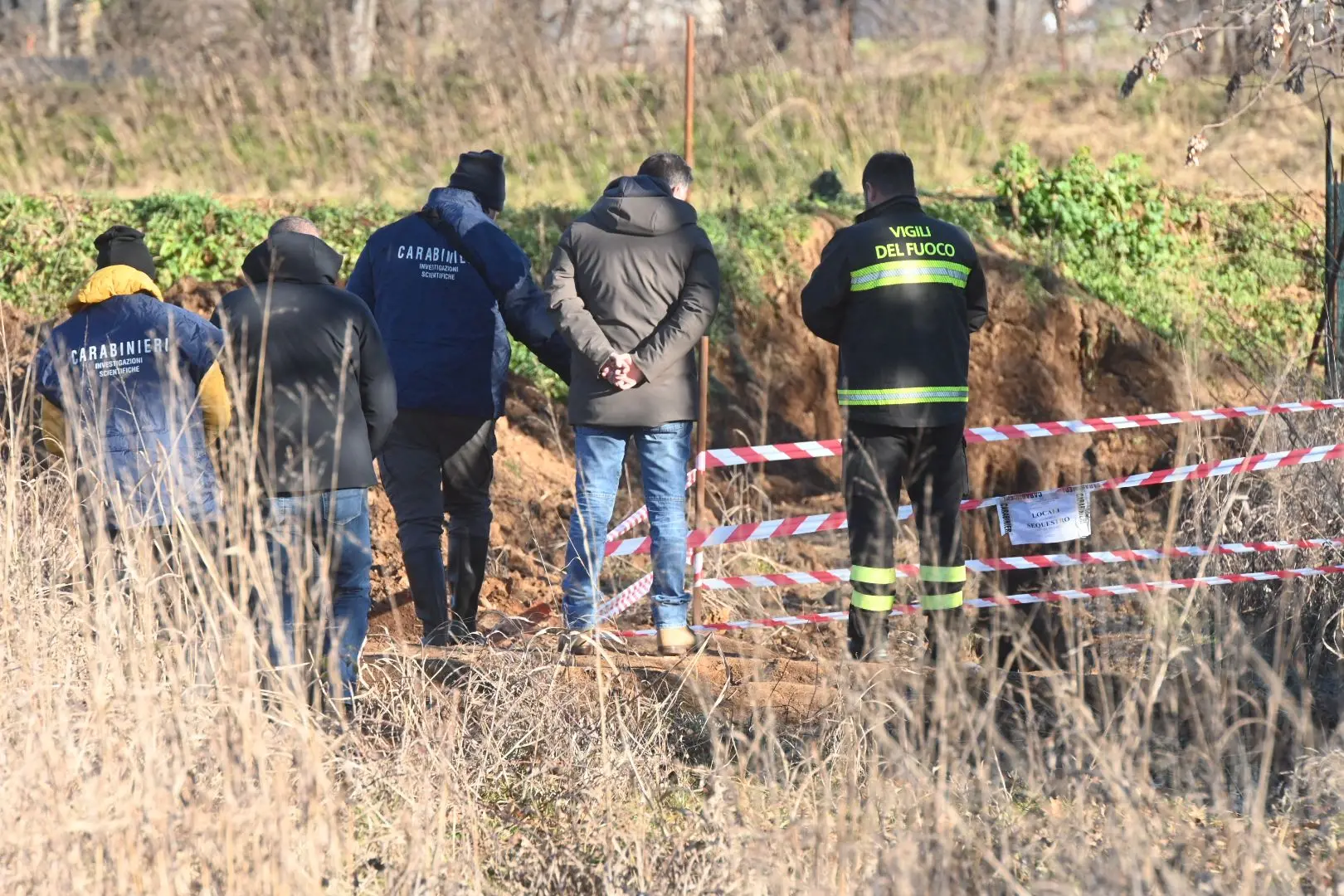La Scientifica dei carabinieri sta scavando nell’area posta sotto sequestro