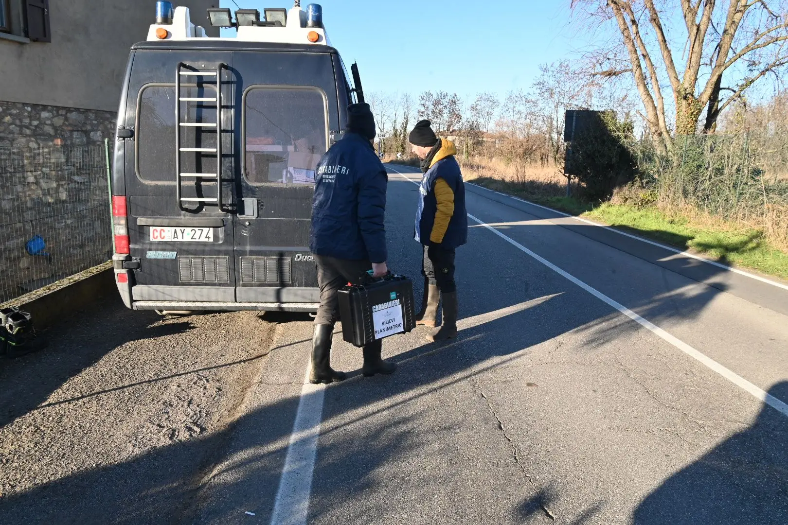 La Scientifica dei carabinieri sta scavando nell’area posta sotto sequestro