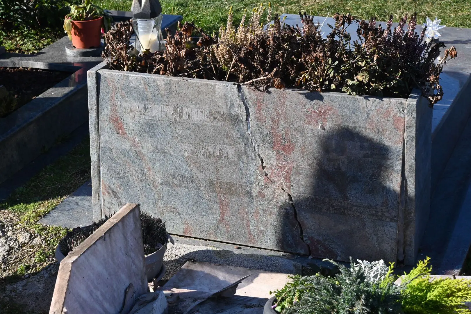 Il cimitero di Capriolo preso di mira dai ladri