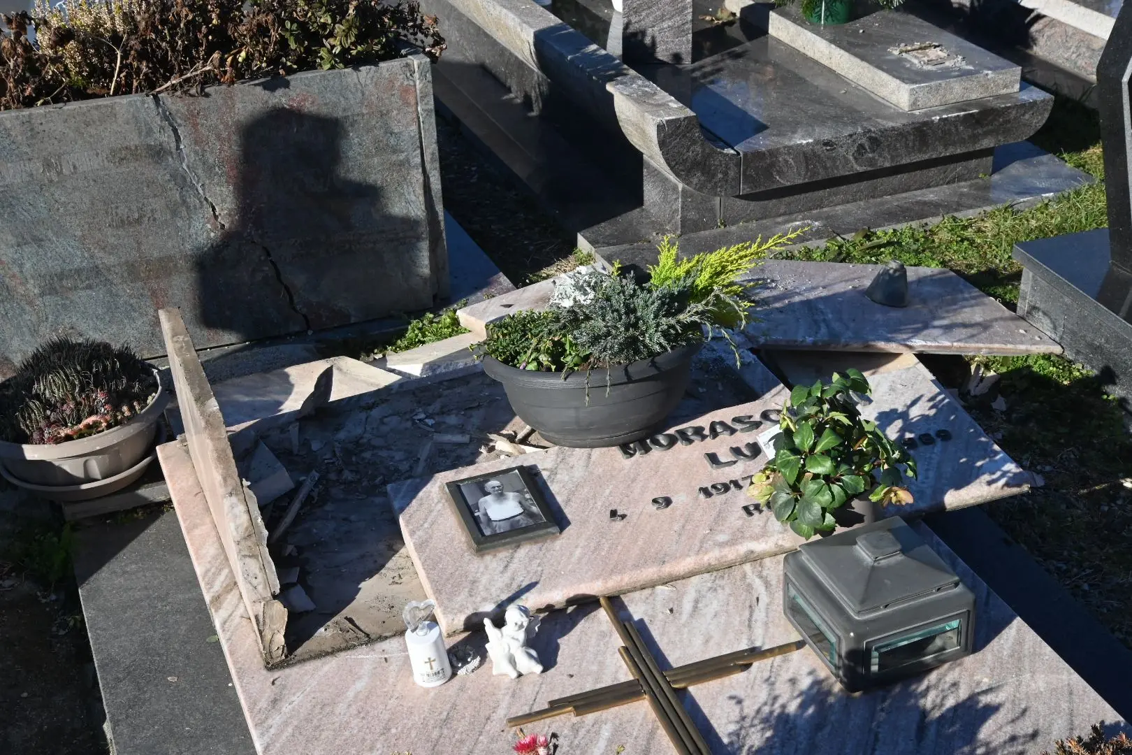 Il cimitero di Capriolo preso di mira dai ladri