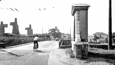 Il Ponte Crotte con la santella di San Giovanni Nepomuceno