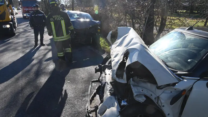 Il frontale a Lonato: i mezzi coinvolti