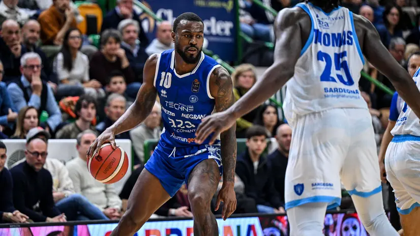 Jason Burnell in azione a Sassari - © Foto L.Canu / Ciamillo-Castoria