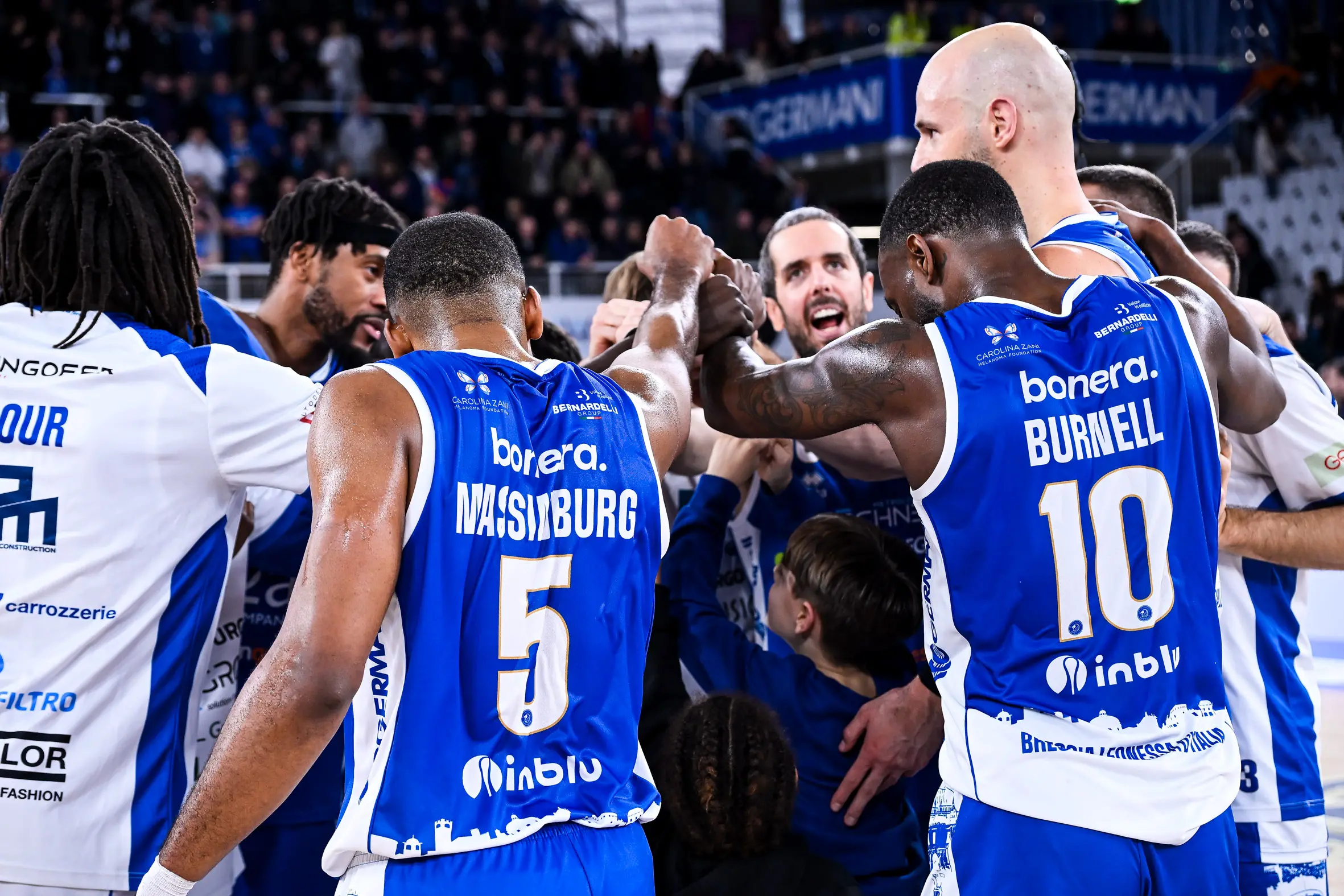Basket, gli scatti di Germani-Tortona