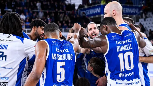 Basket, gli scatti di Germani-Tortona