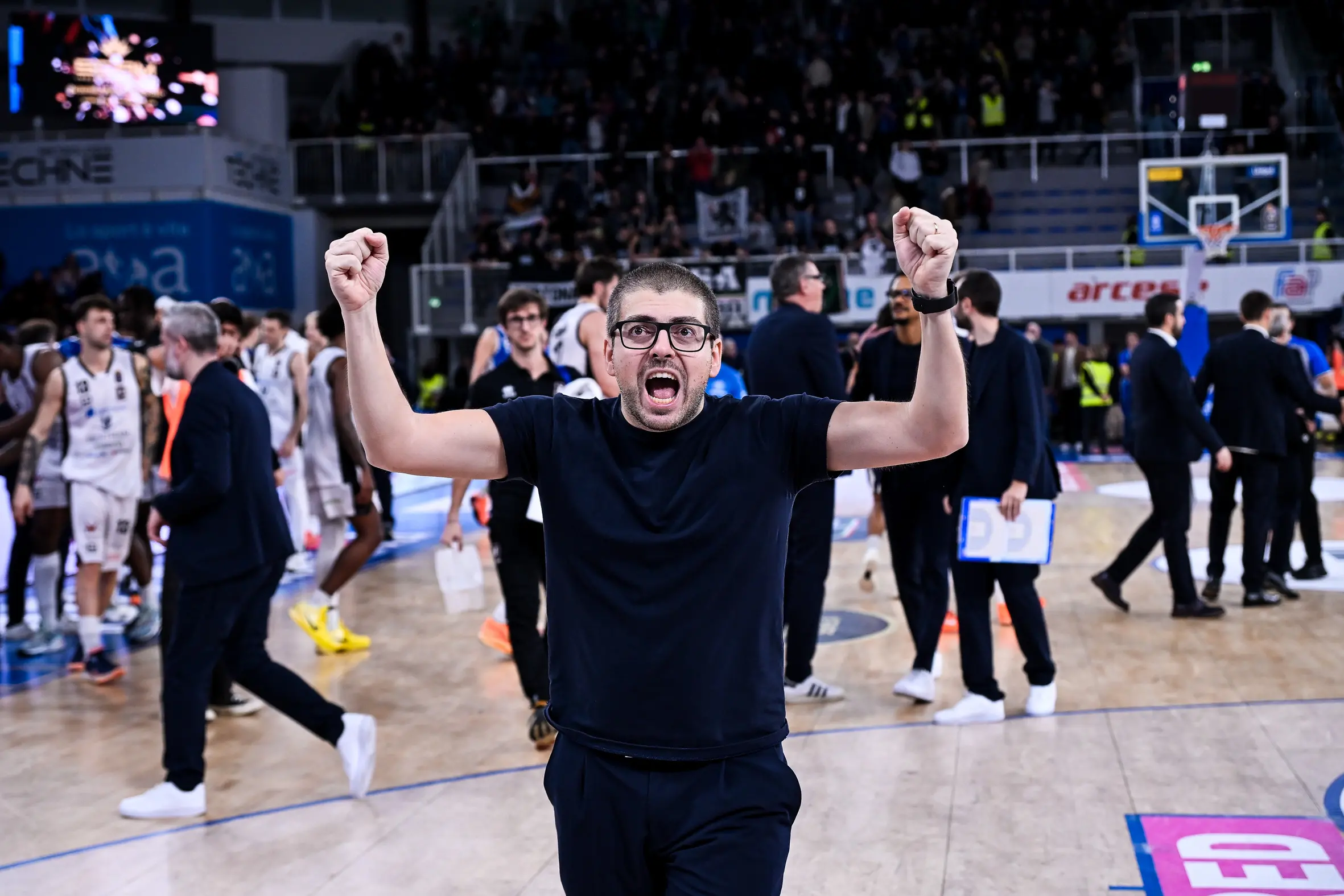 Basket, gli scatti di Germani-Tortona