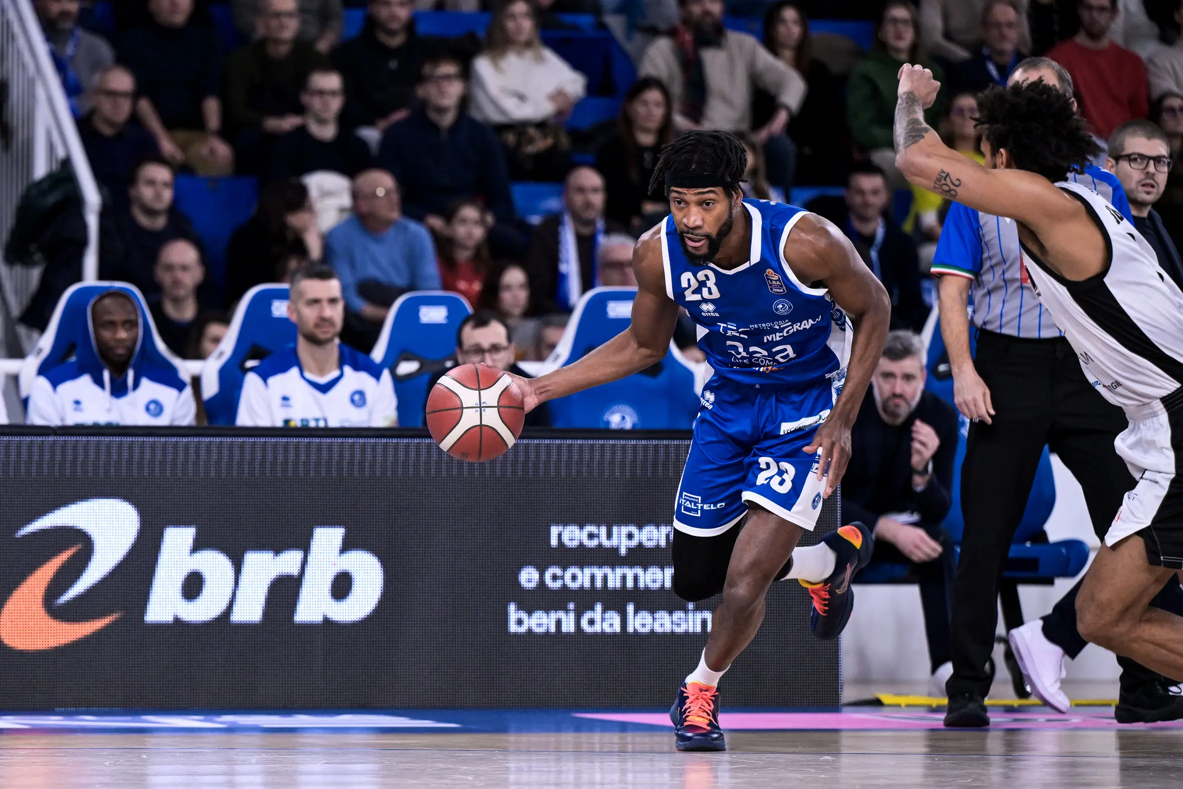 Basket, gli scatti di Germani-Tortona
