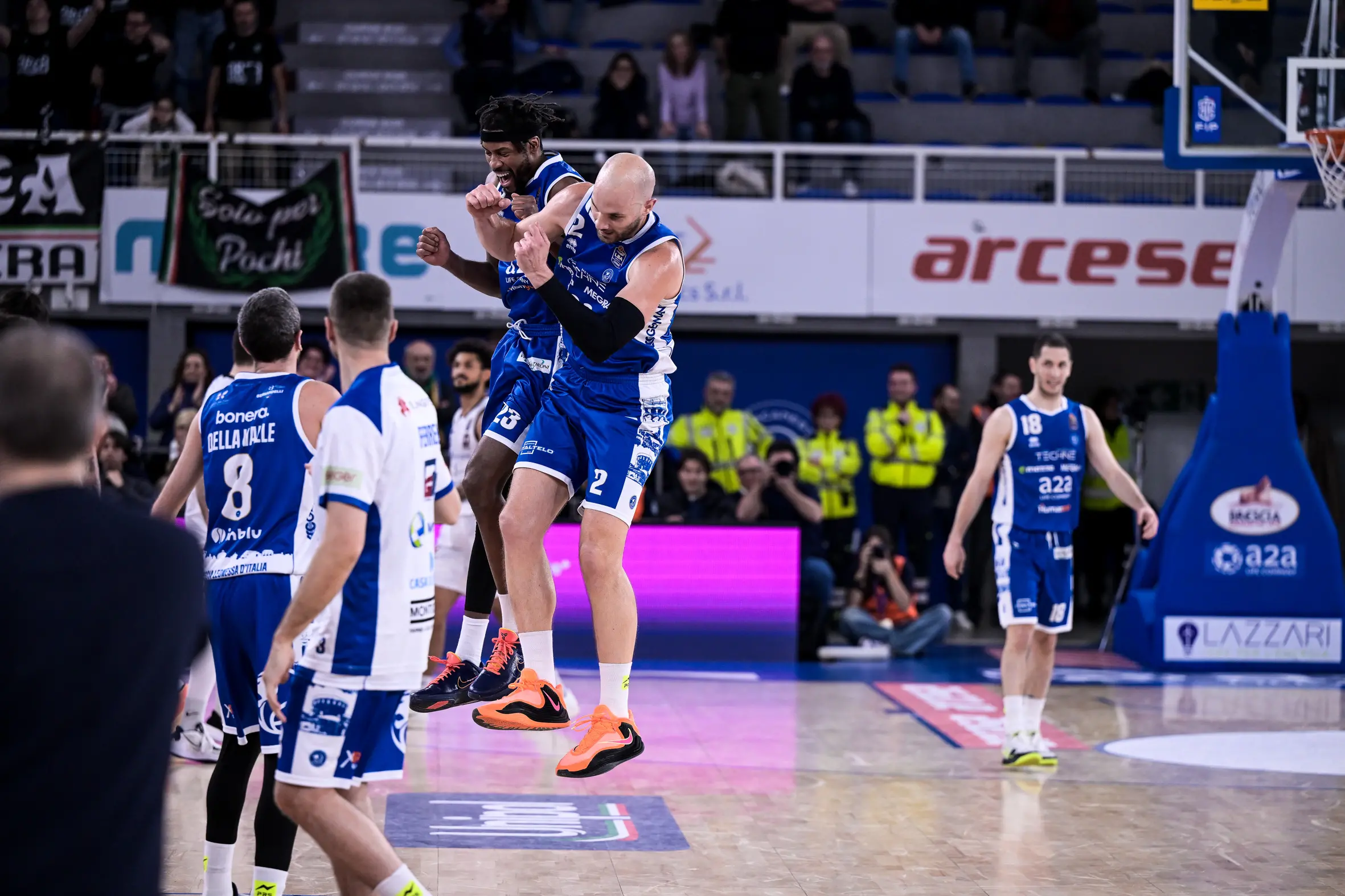 Basket, gli scatti di Germani-Tortona