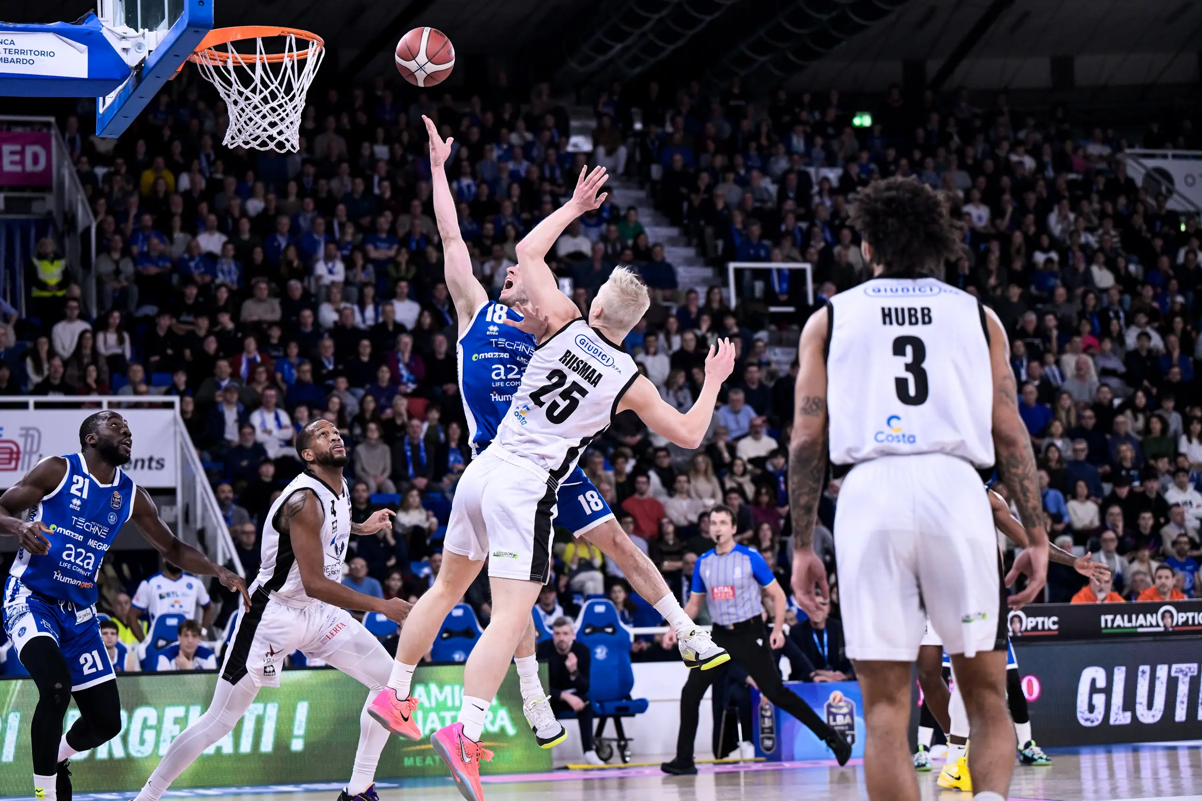 Basket, gli scatti di Germani-Tortona