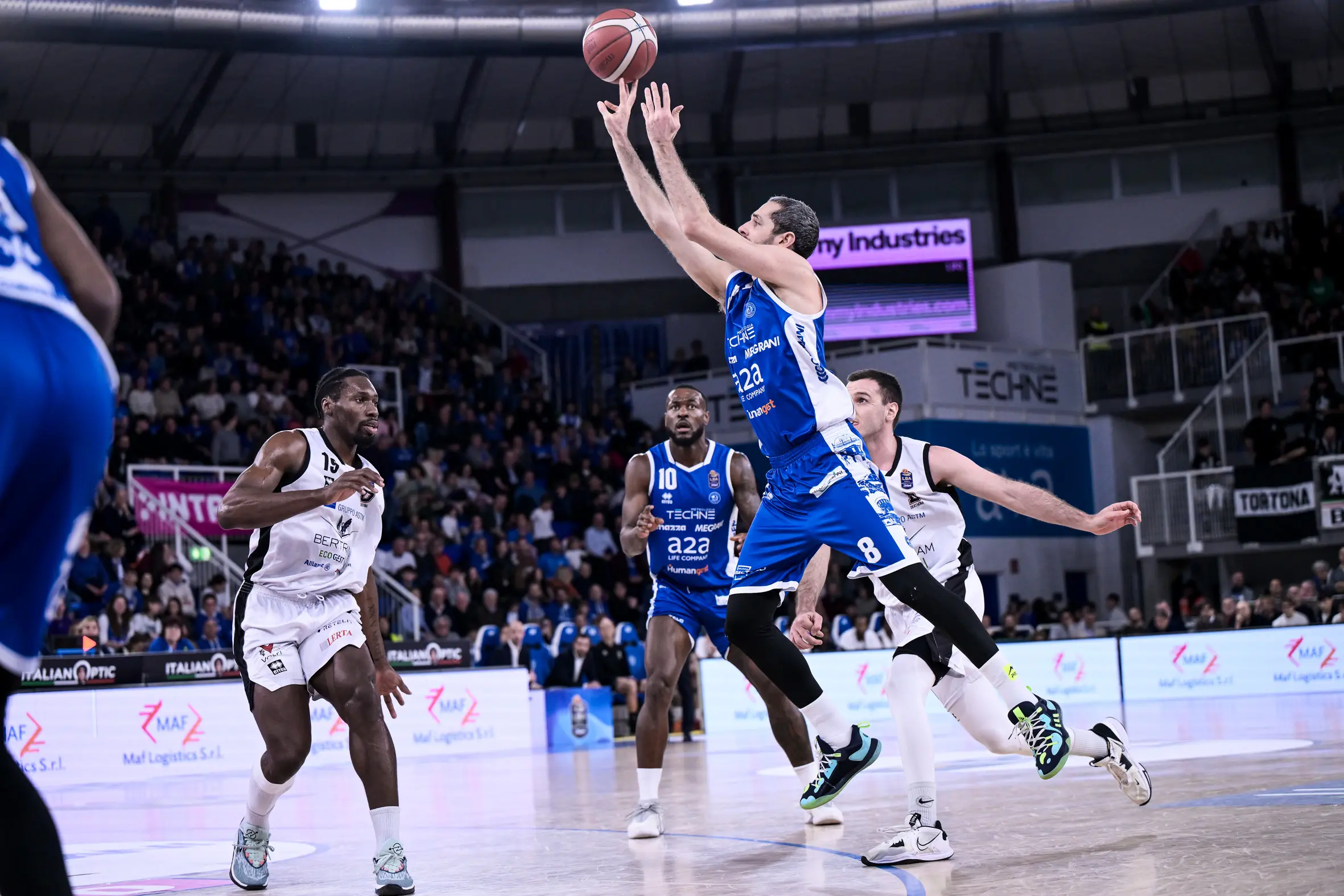 Basket, gli scatti di Germani-Tortona