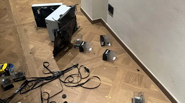 Furti alla pasticceria Vivenzi e alla Bottoneria