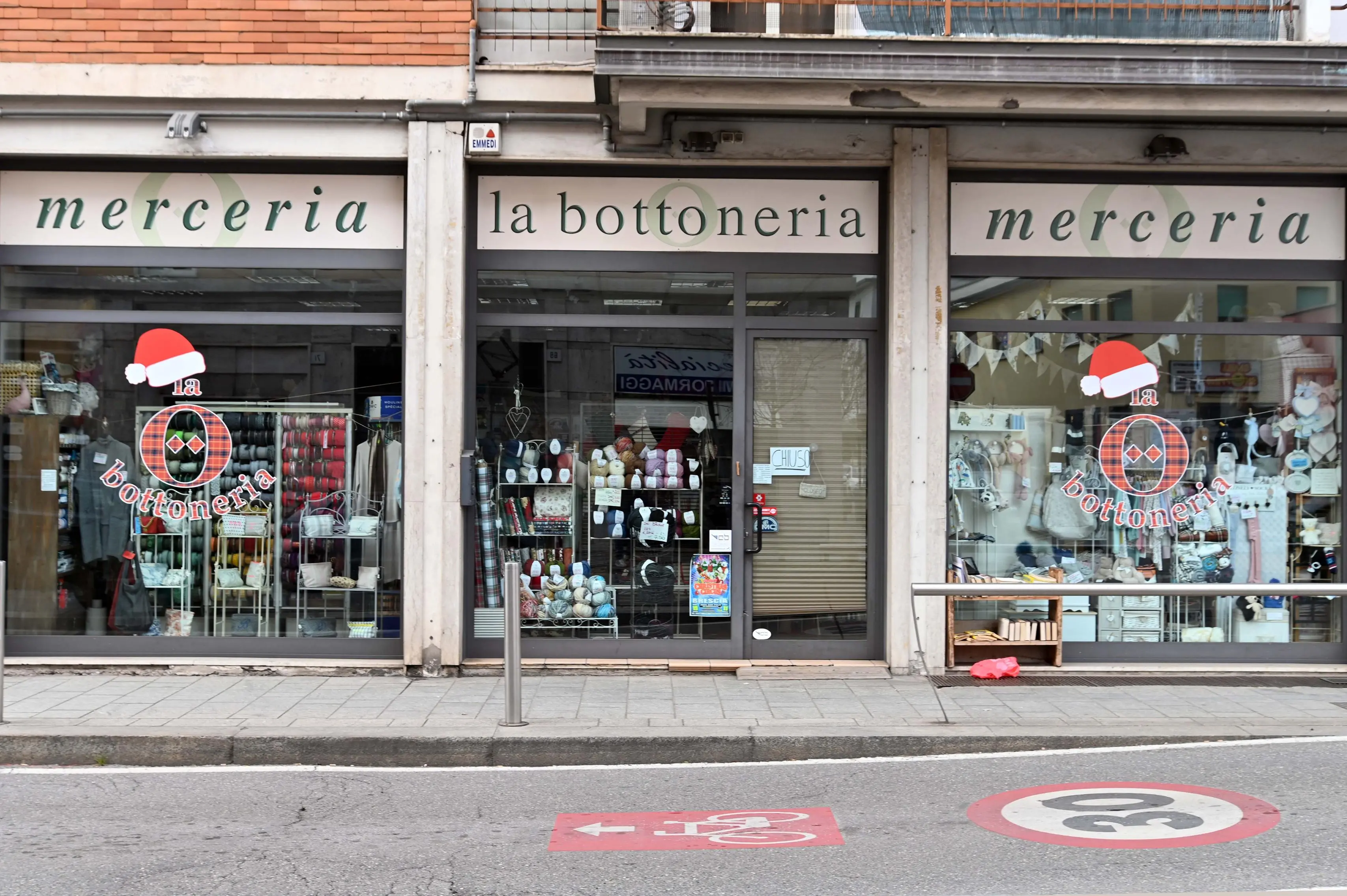 Furti alla pasticceria Vivenzi e alla Bottoneria