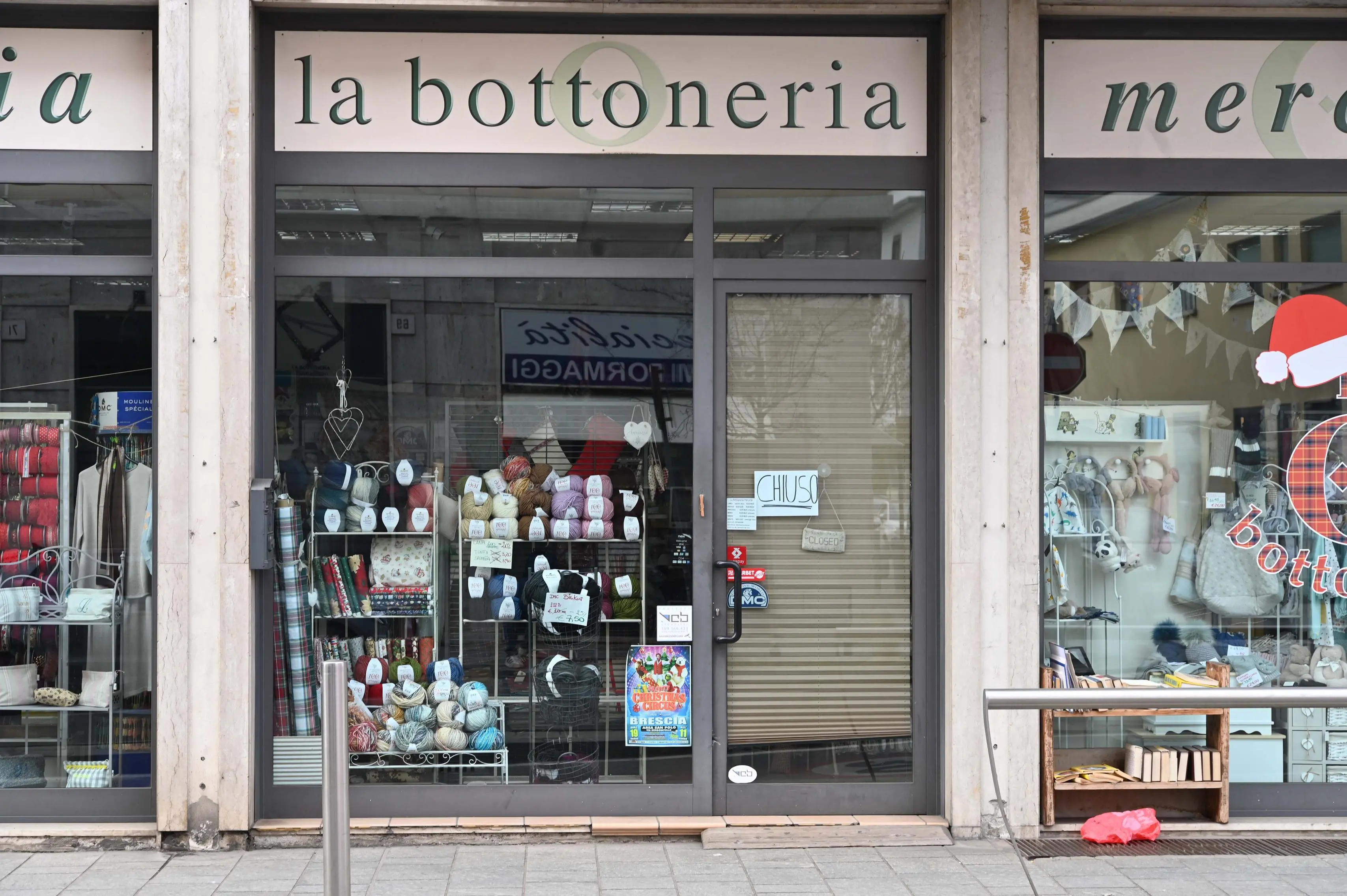 Furti alla pasticceria Vivenzi e alla Bottoneria