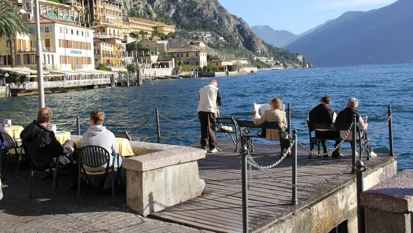 Una panoramica di Limone - © www.giornaledibrescia.it