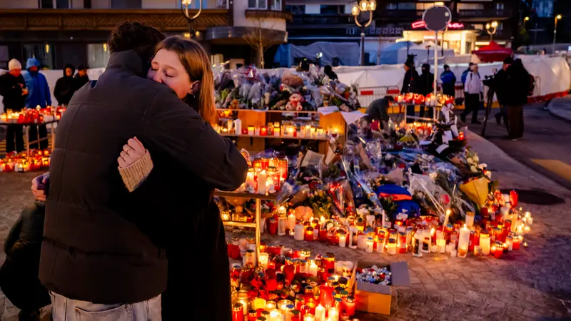 Un omaggio alle vittime della tragedia di Crans-Montana - Foto Ansa © www.giornaledibrescia.it