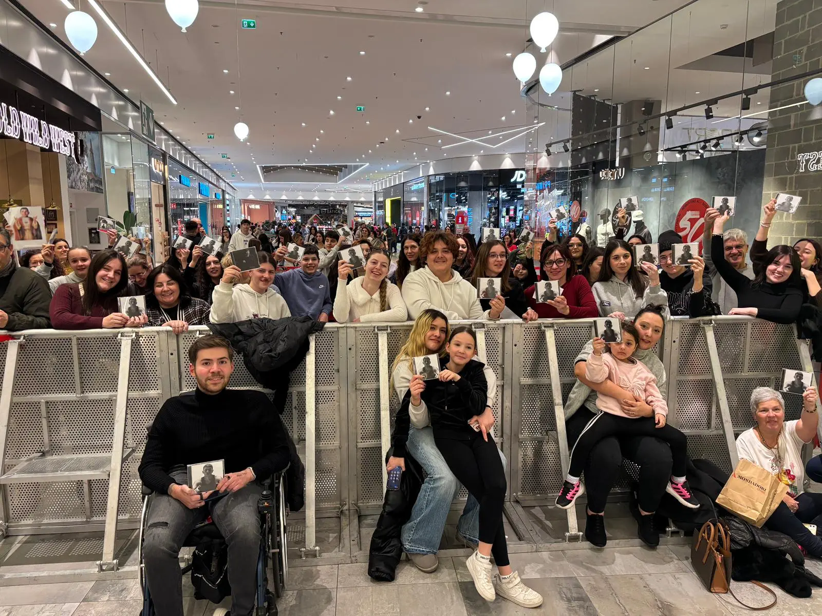 Il cantautore EroCaddeo all'Elnos