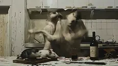 Un frame del video «Il pasto» di Chiara Moresco