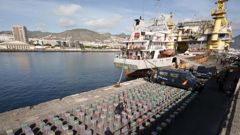 La droga trovata a bordo della nave mercantile - Foto Epa/Ramon de la Rocha © www.giornaledibrescia.it