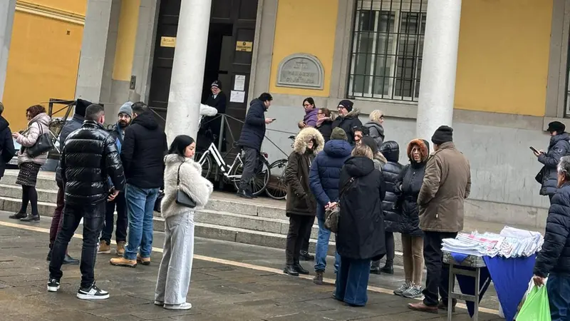 Persone fatte uscire dal tribunale di Faenza