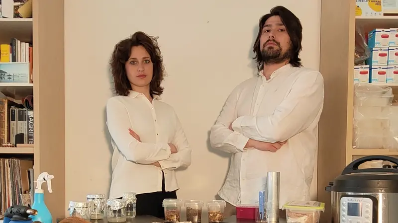 I ricercatori Chiara Dognini e Giovanni Mainetti - © www.giornaledibrescia.it